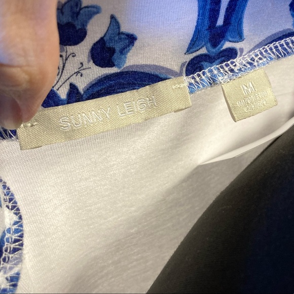 Sunny Leigh Wide 3-quarter Sleeve Top - Picture 2 of 7